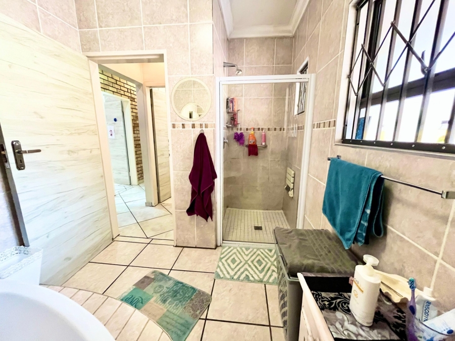 4 Bedroom Property for Sale in Safari Gardens North West